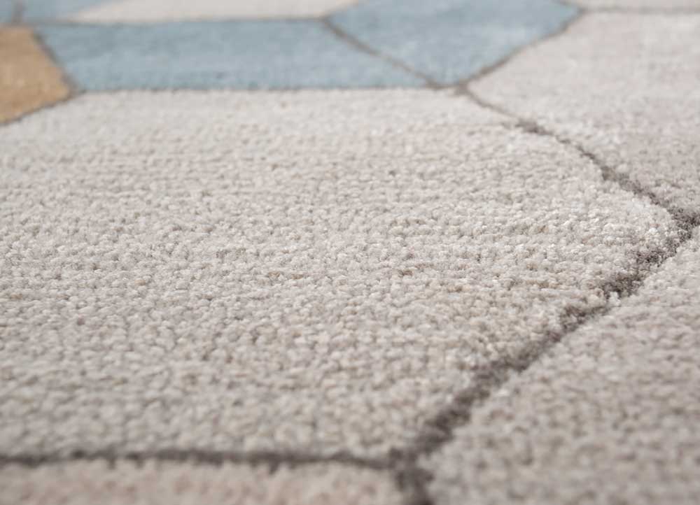 Close-up of geometric hexagon design on Geometric Hexa hand tufted wool rug