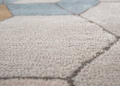 Close-up of geometric hexagon design on Geometric Hexa hand tufted wool rug