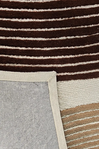 Back edge detail of Sienna Wave hand tufted wool rug showing clean finishing and durable wool construction.